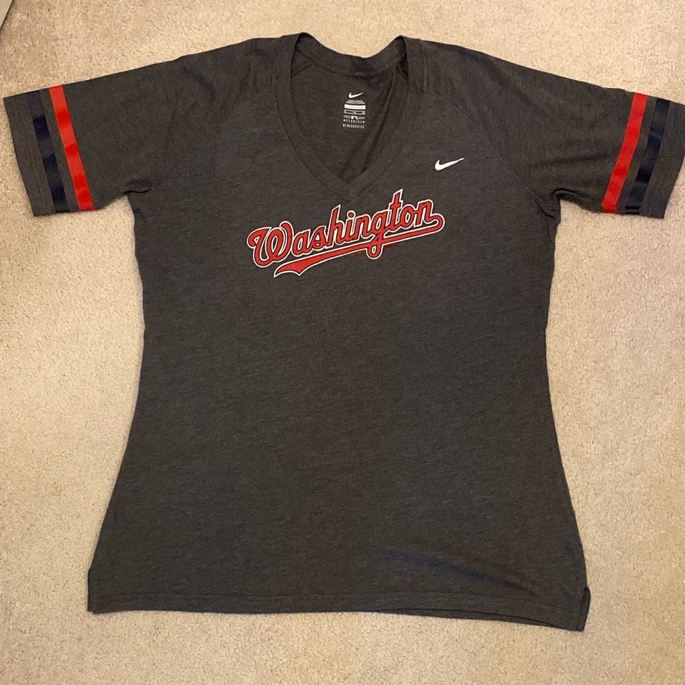 MLB Washington Nationals Women's V-neck T-Shirt, XL